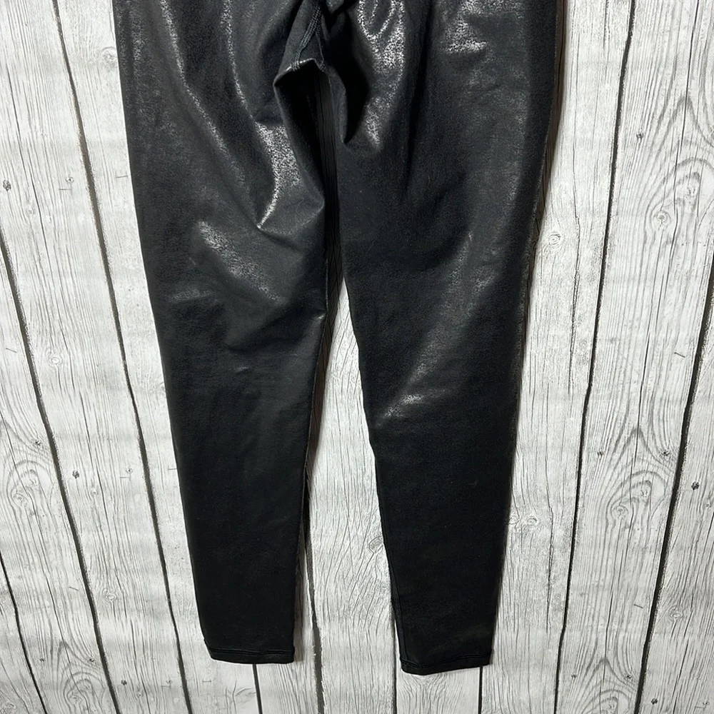 Offline by Aerie the higher high waisted crackle leggings size small